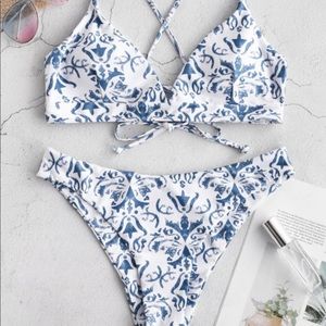 BRAND NEW Bikini (size small)